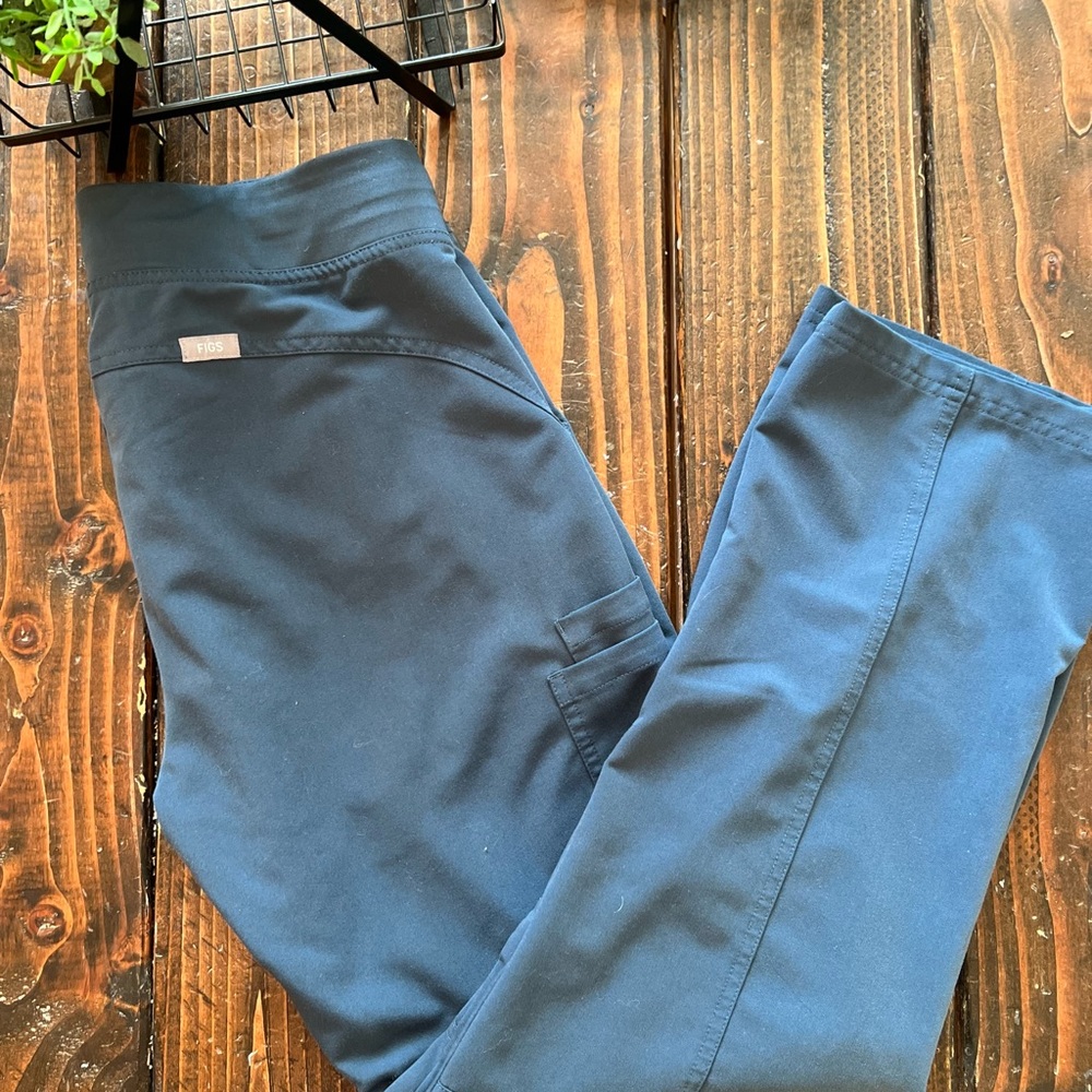 Figs Kade™ Cargo Scrub Pants. Size: Small Petite. Limited Edition Dark Harbor.